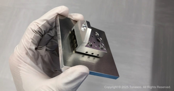 Precision in Motion: Cleanroom Assembly of Cross Roller Guides